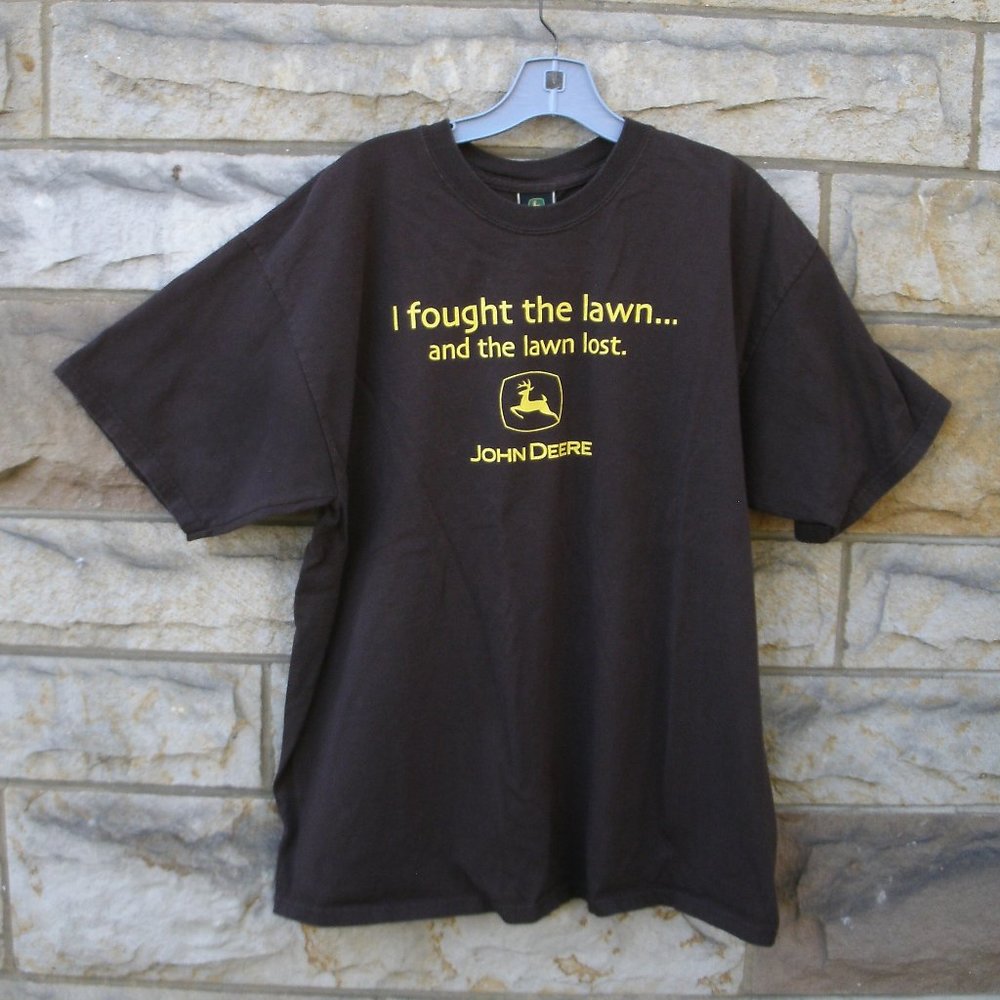 John Deere I Fought the Lawn... T-shirt Size XL